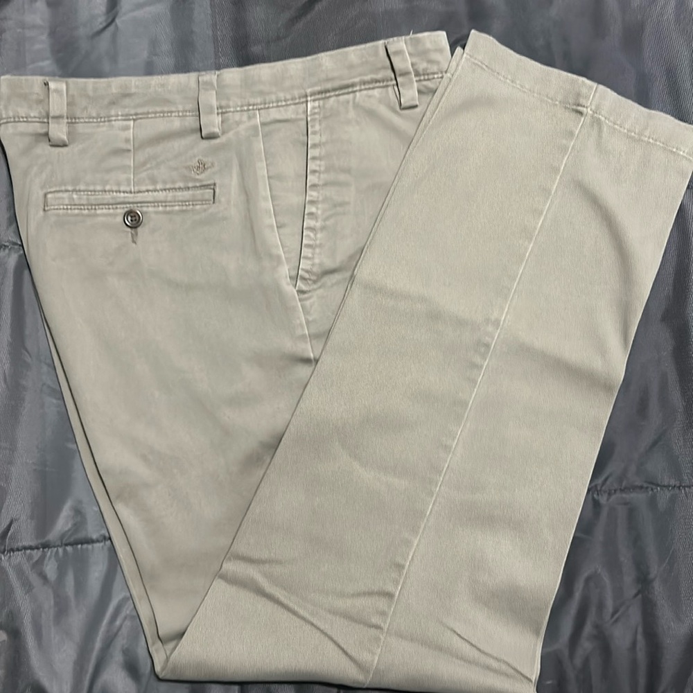 Men’s Dockers 34 x 32 pants. Worn but in great condition.